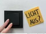 Lichtschalter mit Hinweis zum Ausschalten