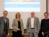 Hendrik Hering und Beschäftigte der Energieagentur Rheinland-Pfalz