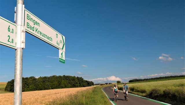 Schild zeigt Richtung